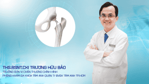 Thay khớp gối cho bệnh nhân 70 tuổi 5 Chuyên gia chỉnh hình xương khớp, bác sĩ Trương Hữu Bảo, tư vấn điều trị thoái hóa khớp.